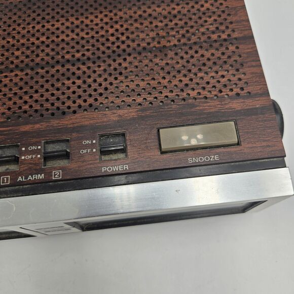 Vintage LLOYD’S AM/FM Electronic Digital Alarm Clock Radio J204B Tested Works - Picture 6 of 10